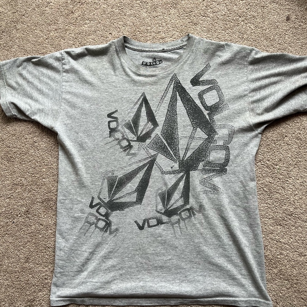 Men’s volcom tshirt